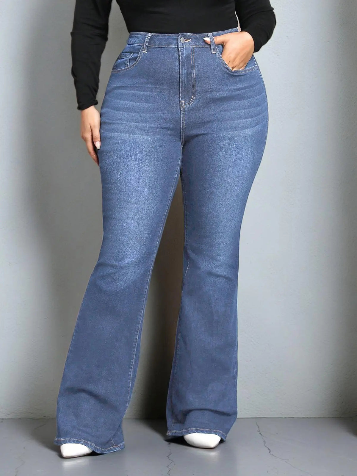 Plus Size Plain Pocket Button Flare Leg Jeans